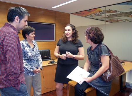 Imagen: Irene Bailo, beca Antonio Saura 2010, reflexiona sobre la vida familiar...