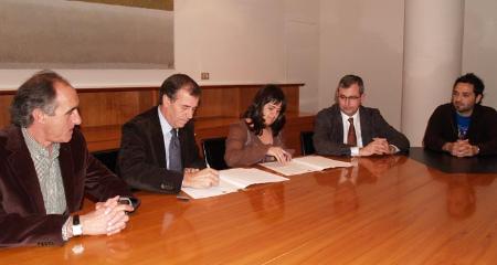 Imagen: La Diputación de Huesca firma el convenio con la Asociación de la Prensa...