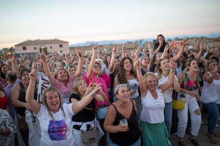 Imagen: Público en el concierto de Antonio Orozco en Cartuja de las Fuentes, en el Festival SoNna Huesca- FOTO ÁLVARO CALVO