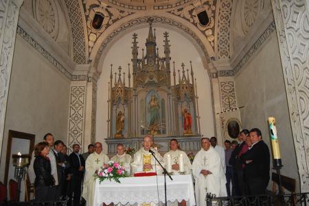 Imagen: Antonio Cosculluela asiste junto a cientos de romeros a la restauración...