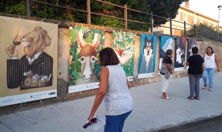 Imagen: La exposición Animal de libro se instala en espacios públicos de las 37 localidades que recorre a lo largo del año FOTO DPH