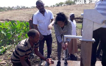 Llegada de agua potable a Kotoroletk