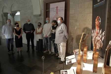 Una exposición para sentir la música lusa en primera persona