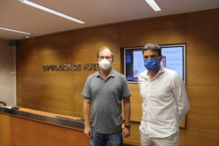 Imagen: El diputado provincial Antonio Biescas, y, a su derecha, el director de la UIMP Pirineos, Alfredo Serreta.