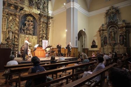 Imagen: Les Sacqueboutiers y Stéphanie Révidat en la iglesia de El Carmen de Jaca.