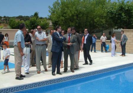 Cosculluela e Iglesias inauguran las nuevas piscinas de Tolva y el Museo...