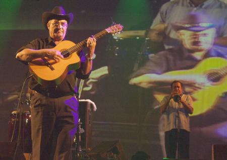 Eliades Ochoa, Cheb Ballowsky, Elbicho y Nass El Ghiwane convierten...