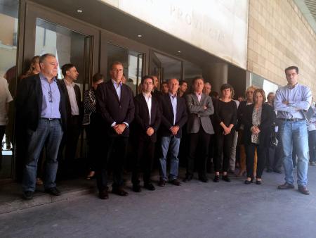 Imagen: La Diputación de Huesca guarda un minuto de silencio por el...