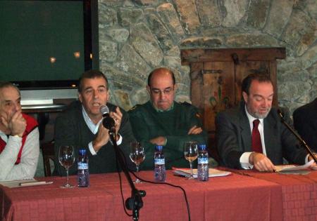 Imagen: El Presidente de la Diputación de Huesca asiste a la inauguración del...