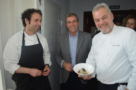 Imagen: Cosculluela y el chef, en el taller de cocina. R.S.