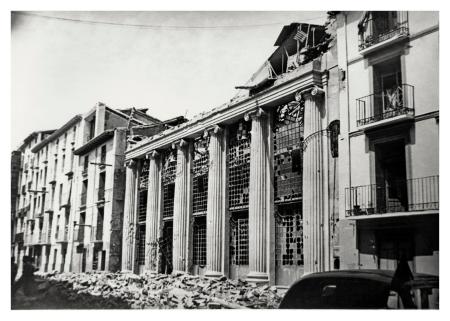 Imagen: Efectos de bombardeo sobre el teatro Olimpia de Huesca V PLANA MUR