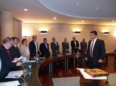 Imagen: El socialista Manuel Larrosa inicia su etapa en la DPH con la...