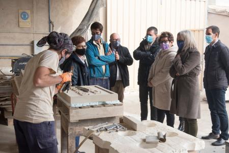 Imagen: Un momento de la visita a las instalaciones de Somontano Social