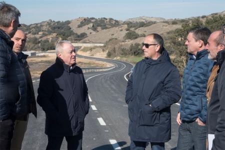 Imagen: Visita a la mejora de la carretera entre San Esteban y Tamarite de Litera_ FOTO Javier Blasco