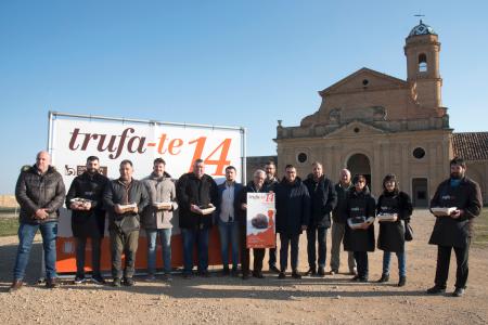 Imagen: Entrega trufa en Cartuja foto de familia JAVI BLASCO