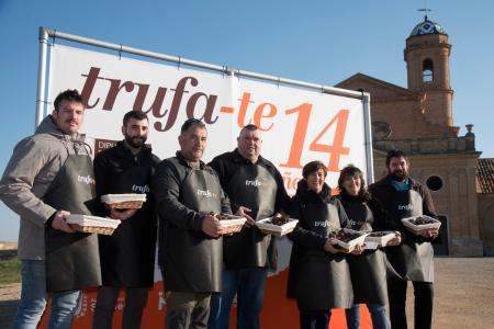 Imagen: Los hosteleros monegrinos recibieron la trufa en la Cartuja de Las Fuentes. Foto: Javier Blasco