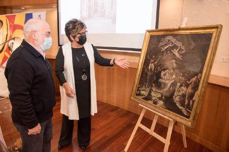 Imagen: Elisa Sancho y José Miguel Pesqué junto al boceto de Bayeu. J.B