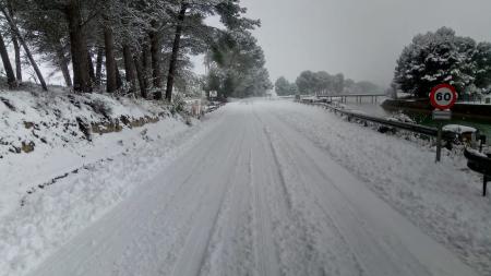 Una de las carreteras de la provincia antes del paso del dispositivo de vialidad invernal