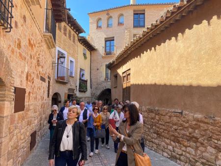Imagen: Visita de los representantes de Pirineos Atlánticos a la villa de Alquézar DPH