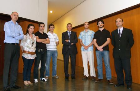 Imagen: El Presidente de la DPH recibe a los universitarios que alcanzaron el...