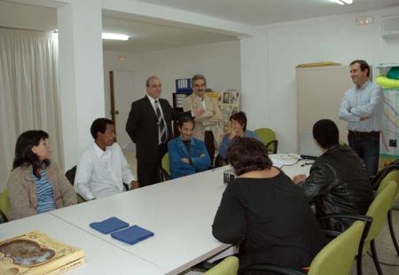 Imagen: Responsables de la Diputación y la Comarca visitan el Taller de...