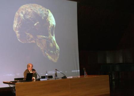 Imagen: Ignacio Martínez abarrota el Salón de Actos de la DPH con su charla...