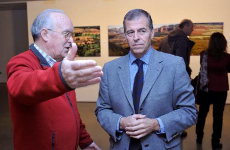 Imagen: El Presidente de la DPH inaugura la muestra fotográfica de Fernando...