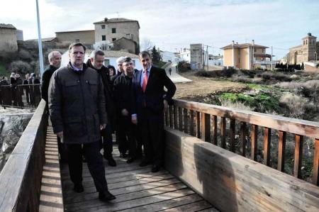 La Diputación y el Ayuntamiento de Poleñino unen las márgenes del río...