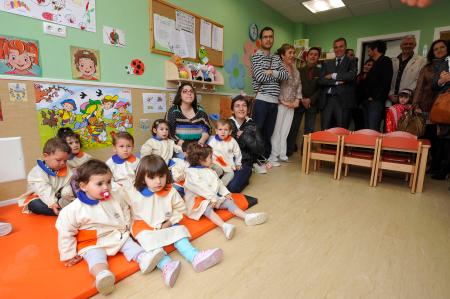Imagen: 12 niños ya van a la Escuela Infantil de Sena inaugurada por Antonio...