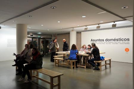 Imagen: Talleres y visitas guiadas completan la exposición Asuntos Domésticos...