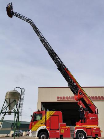 Visita al parque de Almudévar, donde se encuentra la nueva autoescala hasta su traslado a Barbastro - Monzón