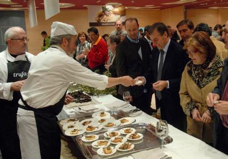 Imagen: Éxito de la degustación popular de trufa organizada por la Diputación de...