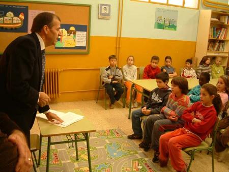 Imagen: Antonio Cosculluela ofrece una charla sobre la Constitución en el...