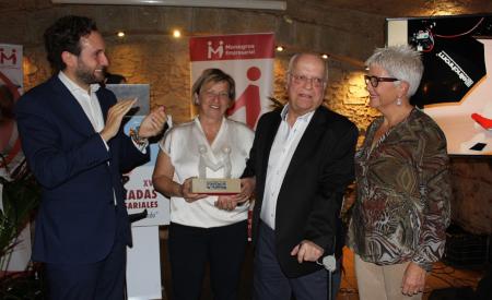 Imagen: Isaac Claver en la entrega del premio al empresario Rosendo López. Foto Patricia Puértolas