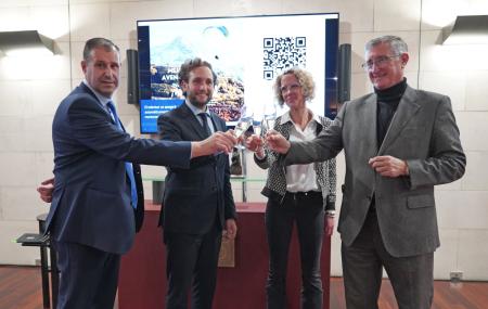 Imagen: Sergio Serra, Isaac Claver, Inés Dewulf y Manuel Blasco en el encuentro del sector de turismo
