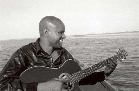 Imagen: El senegalés Ismael Lö actuará en el Festival Pirineos Sur el próximo 28...