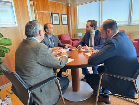 Imagen: Momento de la reunión con el consejero de Sanidad