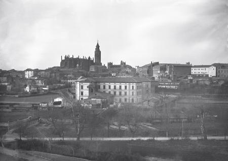 Vista de la iglesia junto a las Residencias Provinciales, ca. 1925. Fondo Ricardo Compairé