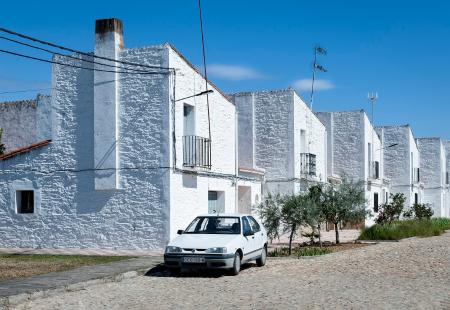 Viviendas de colonos en Vegaviana (Cáceres). 2016. Arquitecto: José Luis Fernández del Amo. © Ana Amado y Andrés Patiño