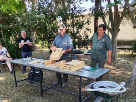 Imagen: Jornada de fabricación de criaderos de murciélago