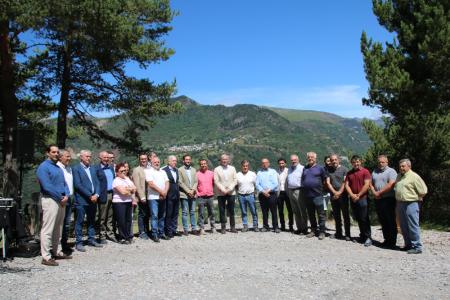 Imagen: Foto de grupo de la presentación del proyecto de asfaltado de la pista Chía-Plan
