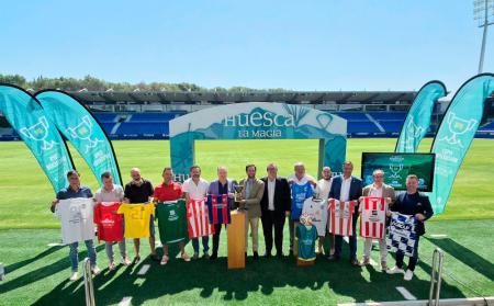 Imagen: Foto de familia con los clubes de la provincia