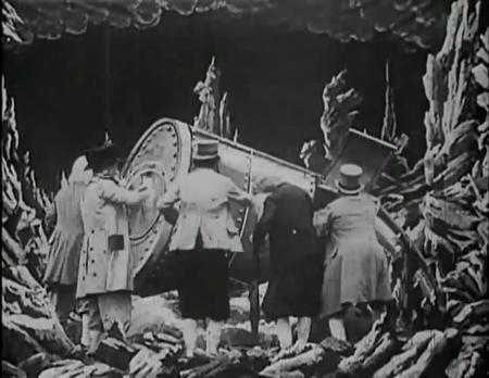 Georges Méliès. Viaje a la Luna (Le Voyage dans la Lune), 1902. Francia. Proyección, 14 min, sin sonido
