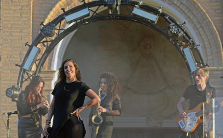 La cantante durante el concierto en la Cartuja