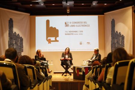 Imagen: Sonia Lasierra, María Rodrigo y Javier Celaya en la inauguración del Congreso