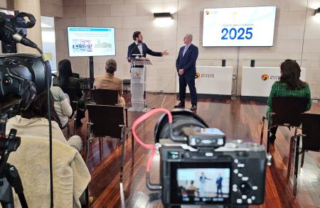 Imagen: Claver y Bescós en la presentación