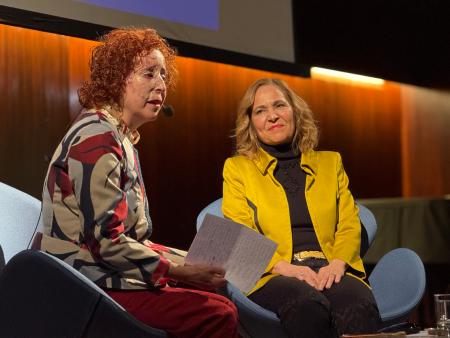 Alcaldes de Ayerbe, Huesca y Sabiñánigo con el presidente y las autoras de la biografía