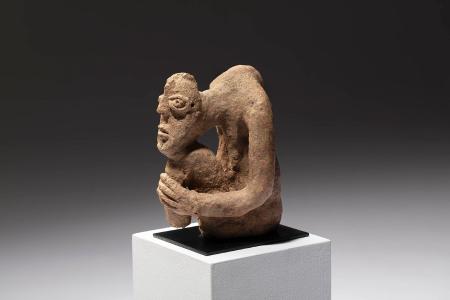 Pensador. Cultura de Djenné. Mali. Siglos XII – XVI. Terracota, 17 x 12 x 14 cm. Colección Pérez Latorre