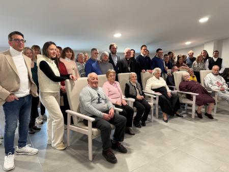 Imagen: Foto de familia en El Pisico de Cáritas
