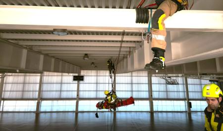 Los bomberos de la Diputación de Huesca muestran en Jaén su experiencia en rescates en altura 